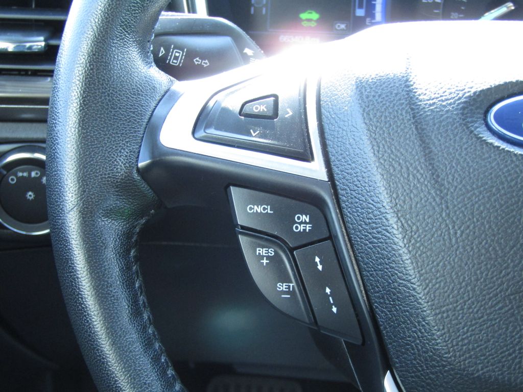 2019 Ford Fusion Hybrid SEL photo 19