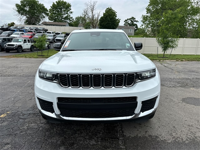 2024 Jeep Grand Cherokee Laredo photo 3