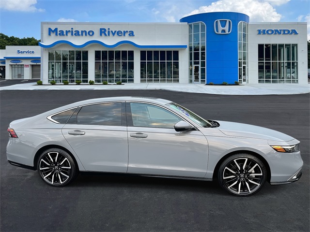 2024 Honda Accord Hybrid Touring photo 2