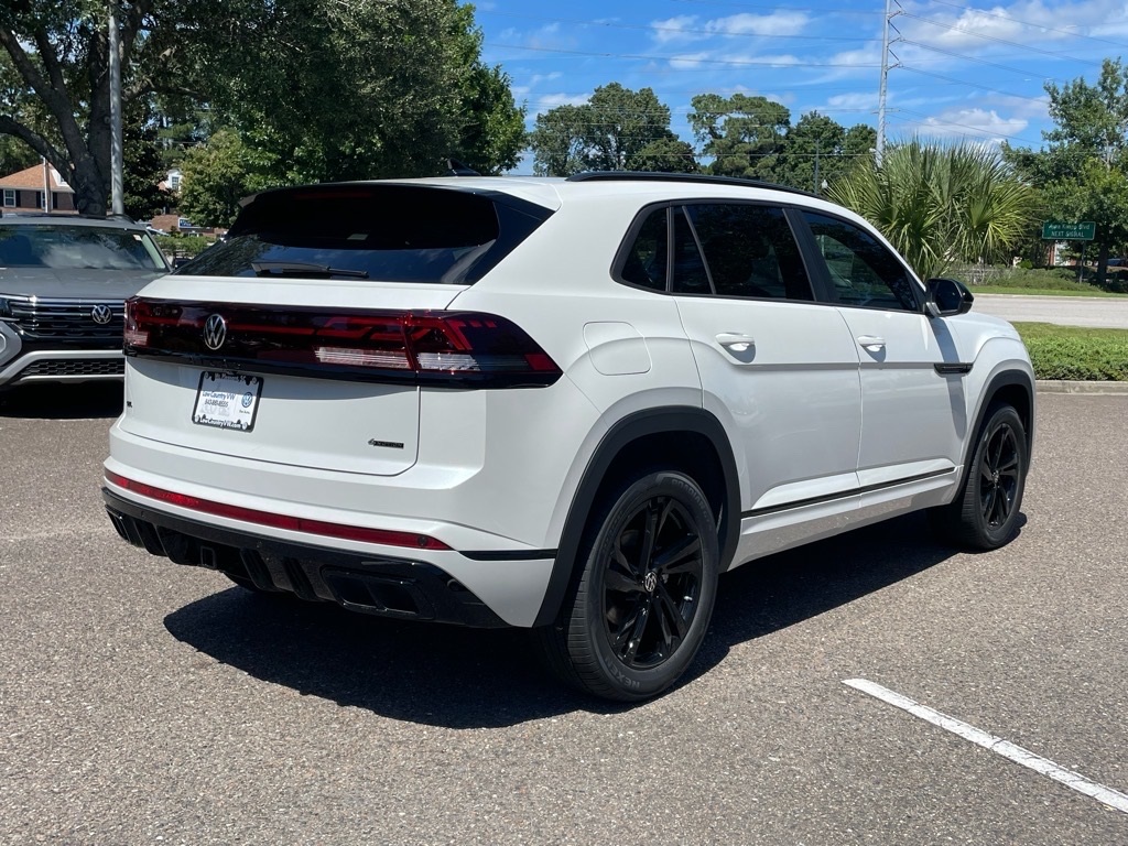2026 Volkswagen Atlas Cross Sport SEL R-Line photo 3