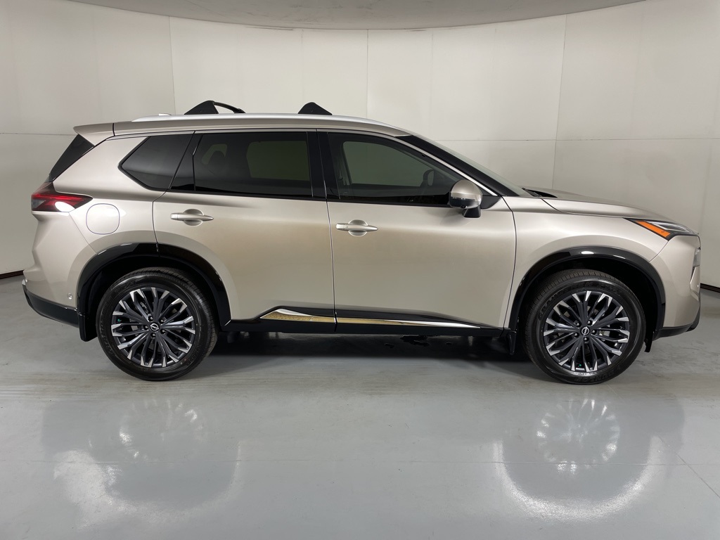 2026 Nissan Rogue Platinum photo 9
