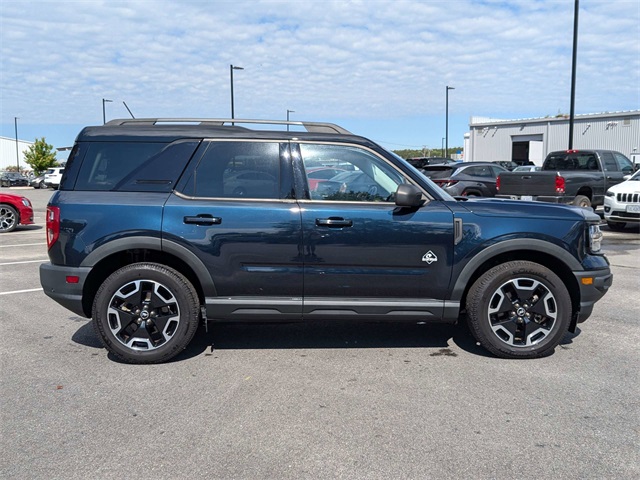 2021 Ford Bronco Sport Outer Banks photo 2