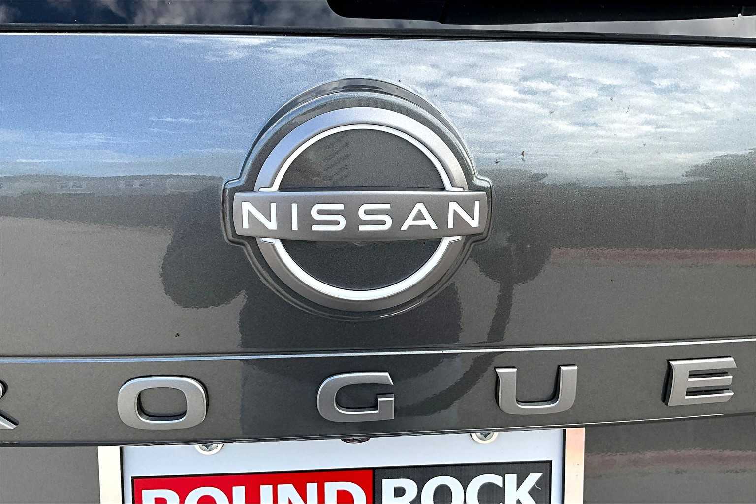 2025 Nissan Rogue SV photo 8