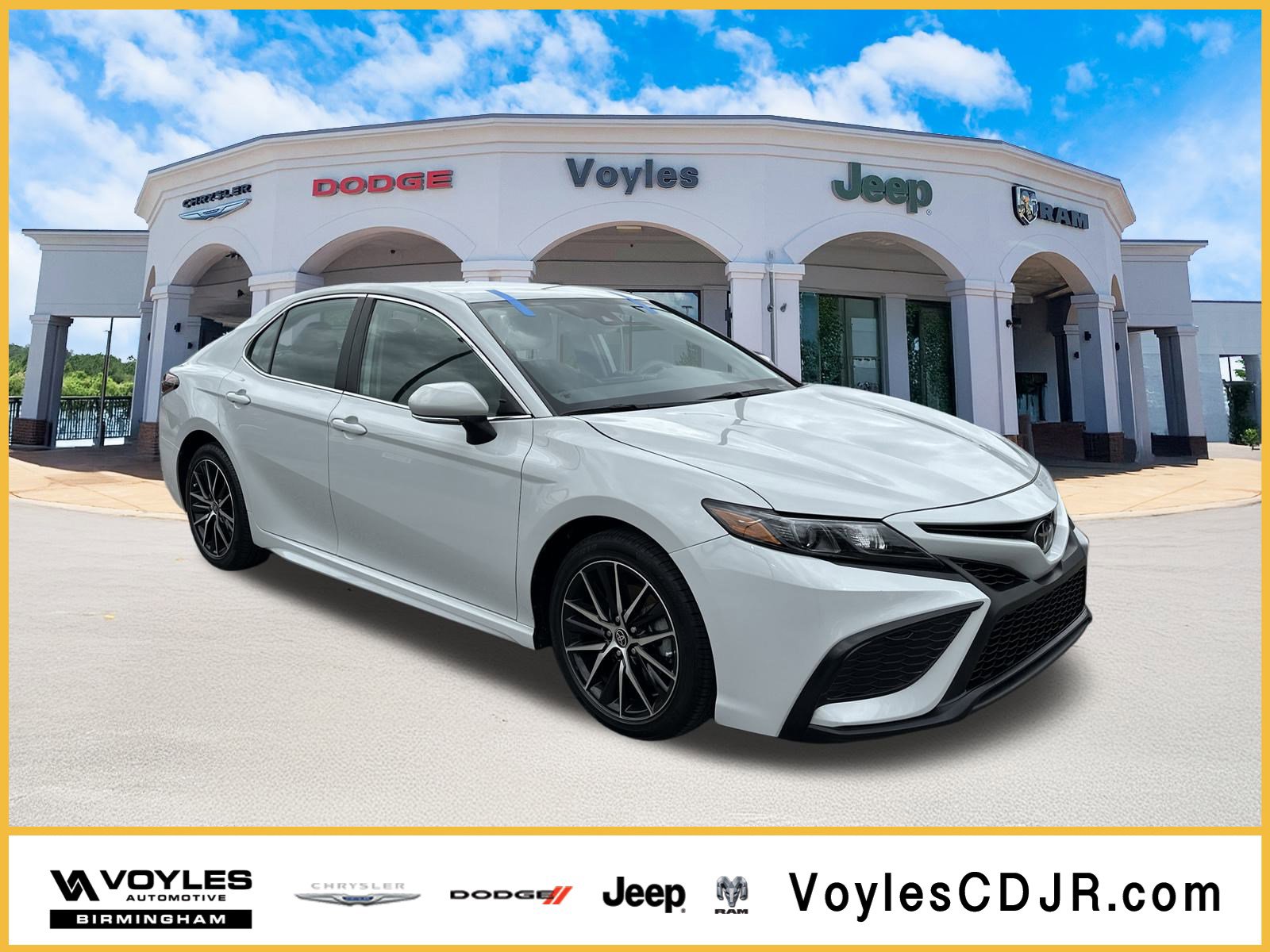 2024 Toyota Camry SE's photo