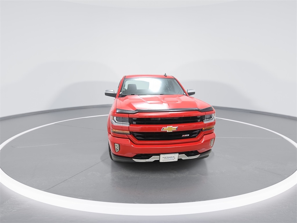 2017 Chevrolet Silverado 1500 LT photo 2
