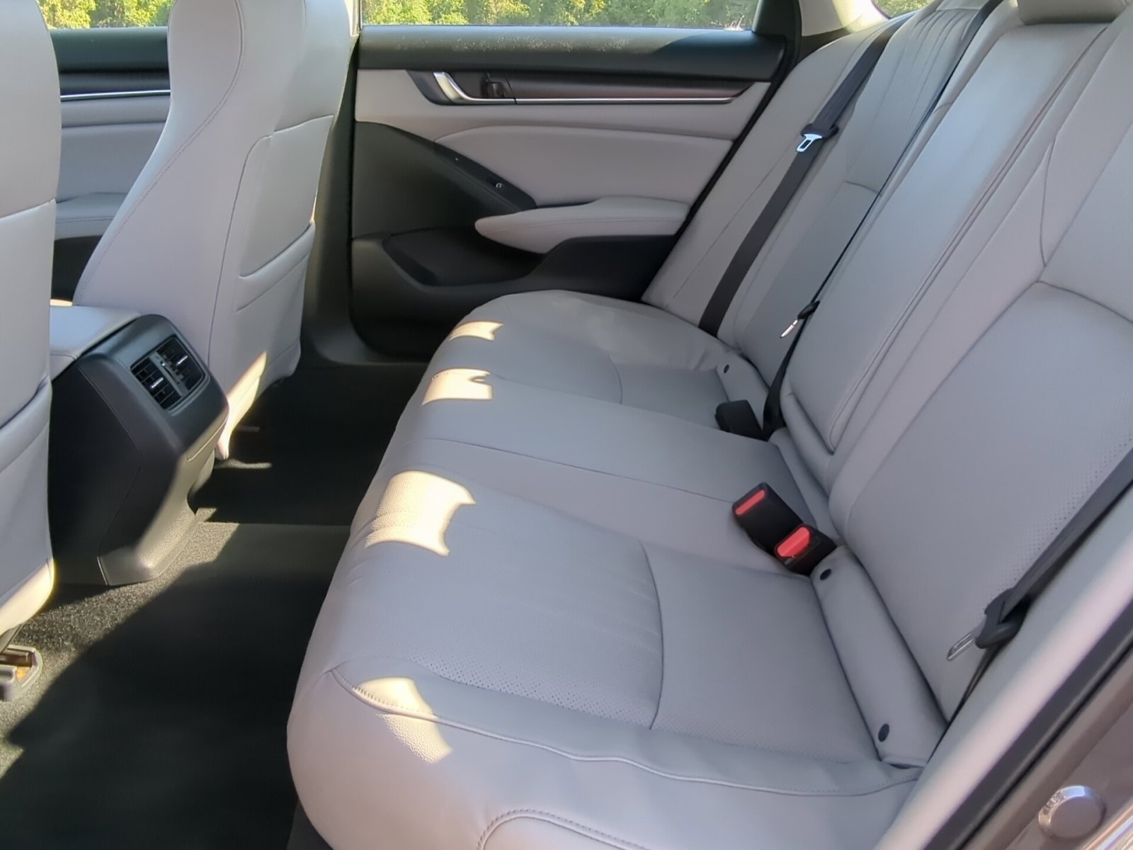 2018 Honda Accord Touring 2.0T photo 25