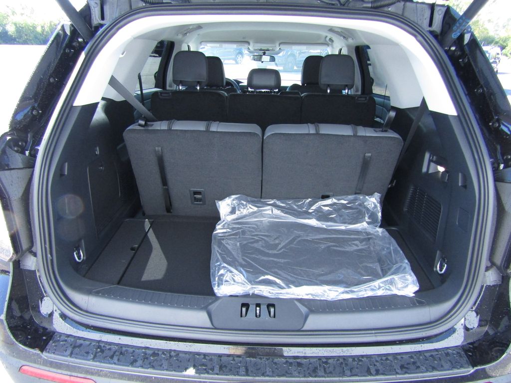 2025 Ford Explorer photo 29
