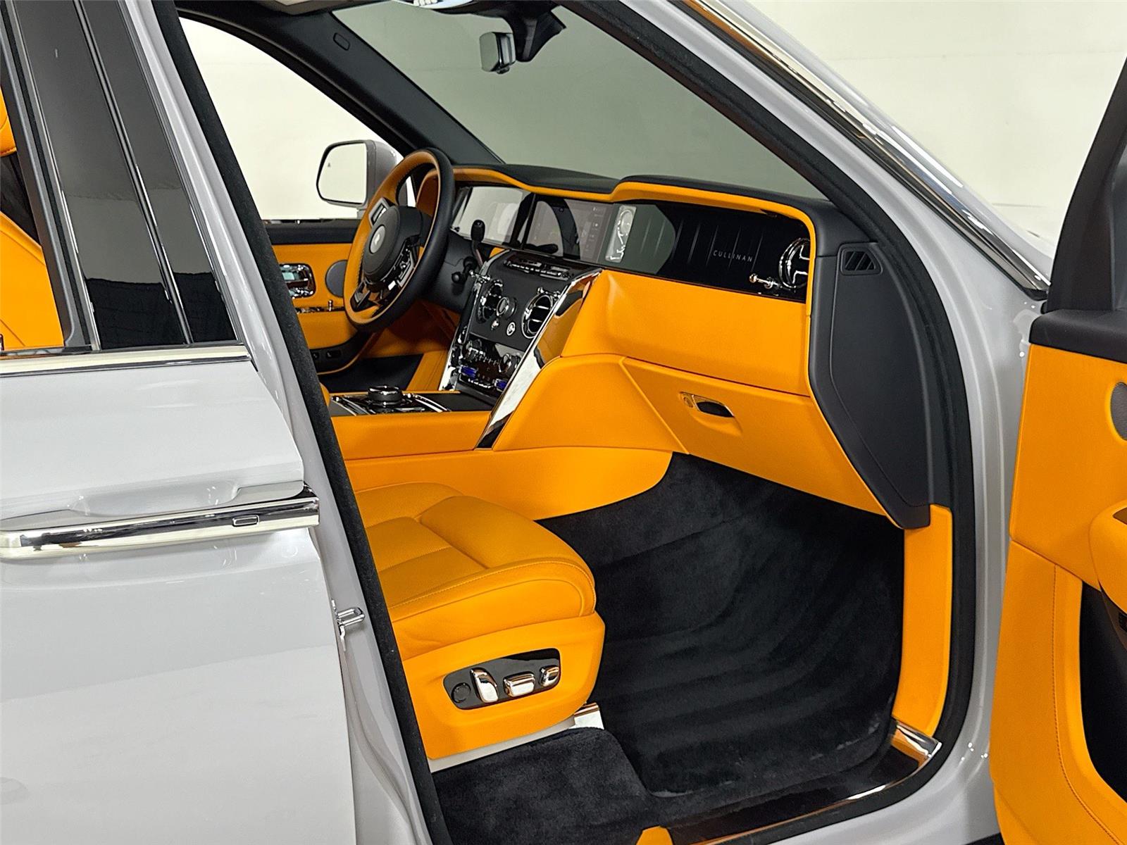 2025 Rolls Royce Cullinan RR photo 32