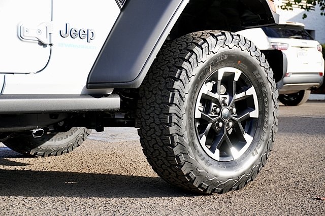 2025 Jeep Wrangler Rubicon 4xe photo 9