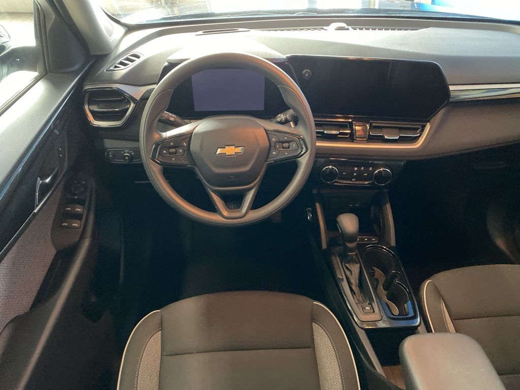 2025 Chevrolet Trailblazer LT photo 3