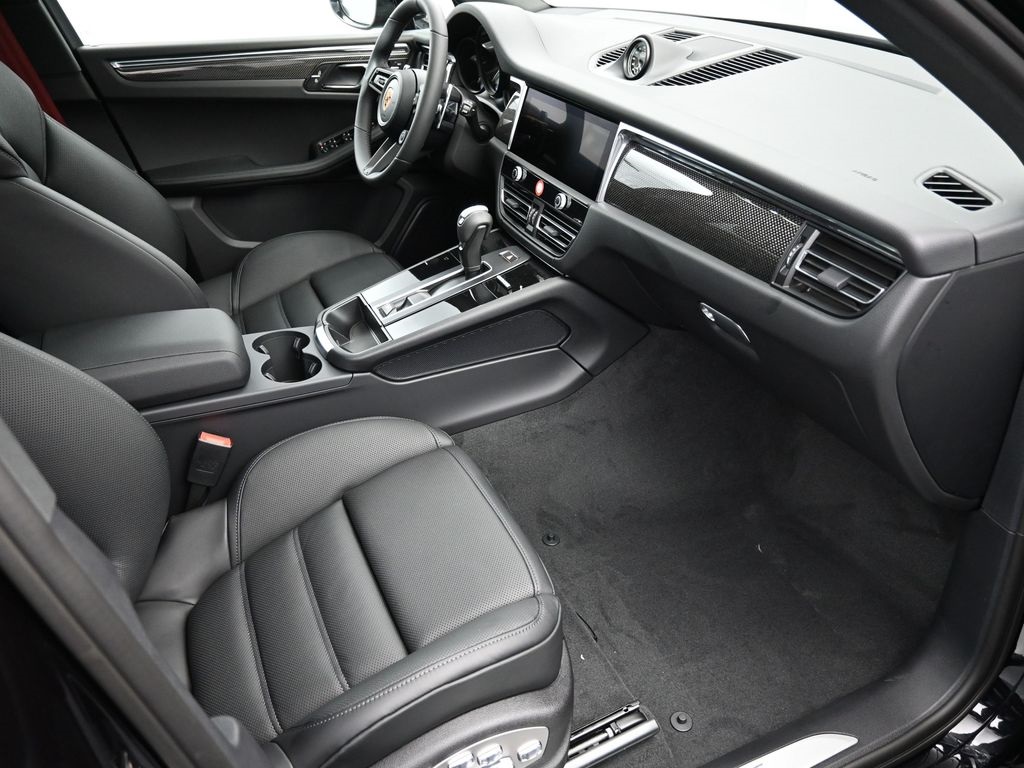 2026 Porsche Macan S photo 11