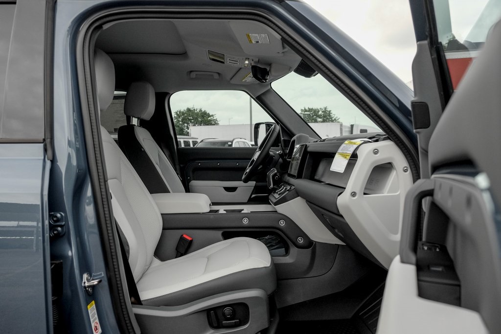 2025 Land Rover Defender 110 S photo 20