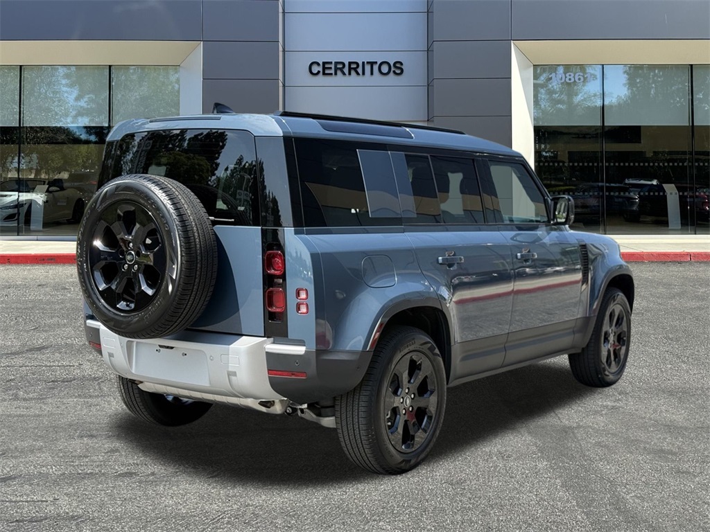 2025 Land Rover Defender 110 S photo 3