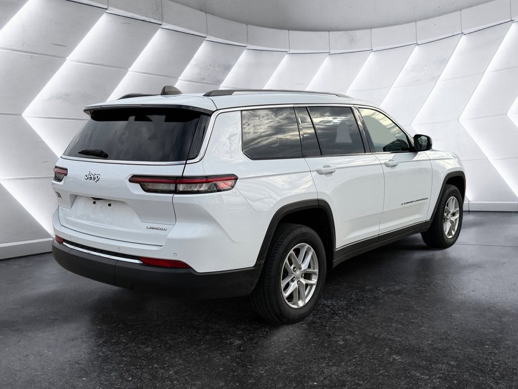 2023 Jeep Grand Cherokee Laredo photo 4
