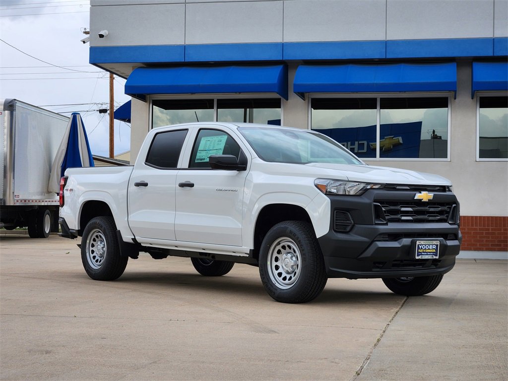 2025 Chevrolet Colorado LT photo 2