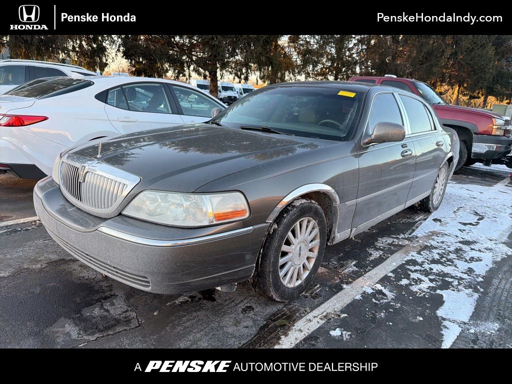 2004 Lincoln Town Car Signature