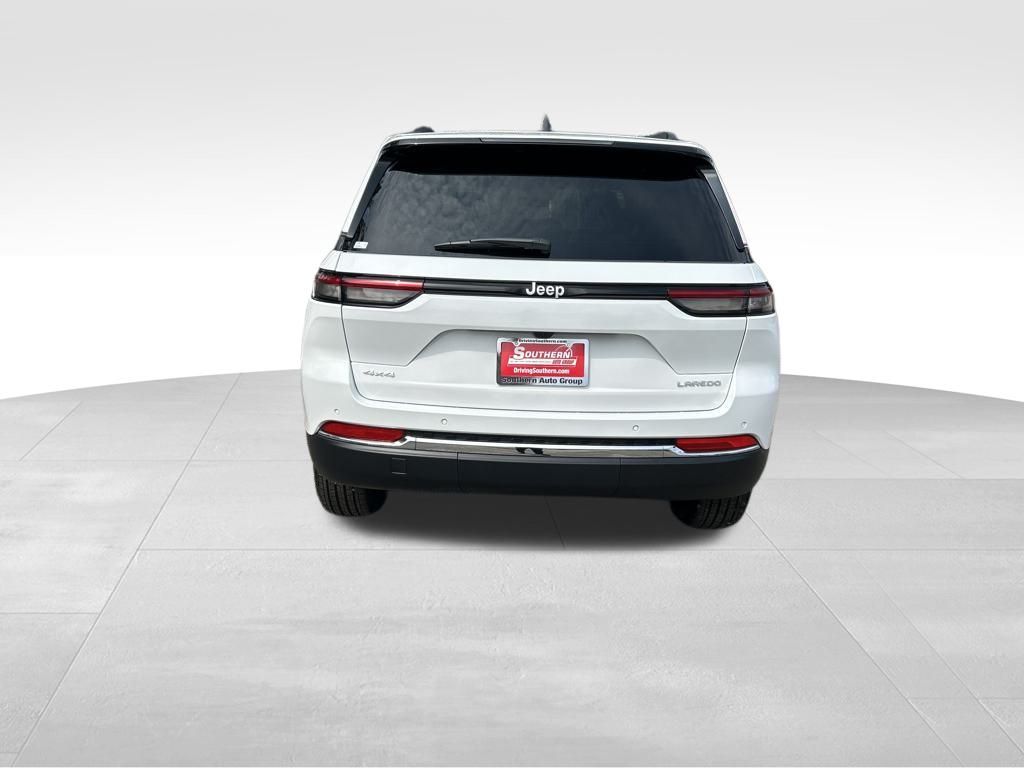 2025 Jeep Grand Cherokee Laredo X photo 3