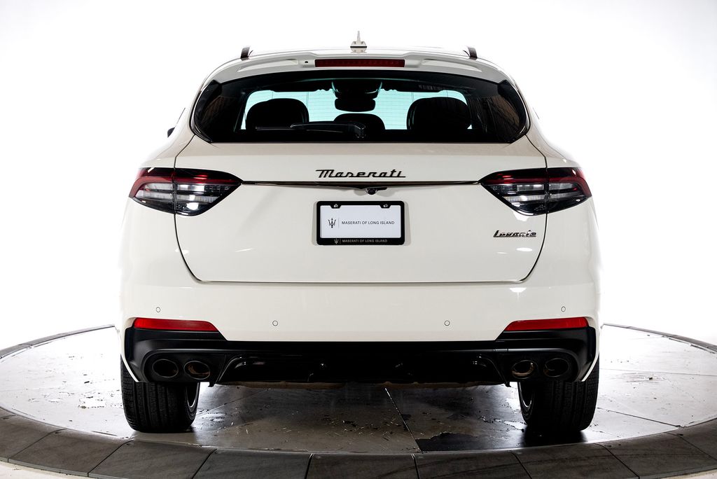 2022 Maserati Levante GT photo 3