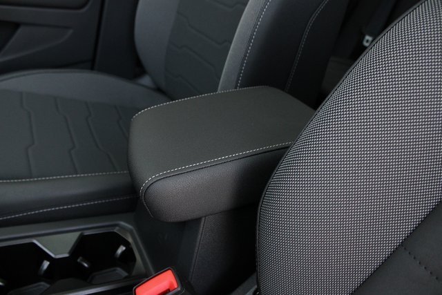 2025 Volkswagen Taos SE photo 9