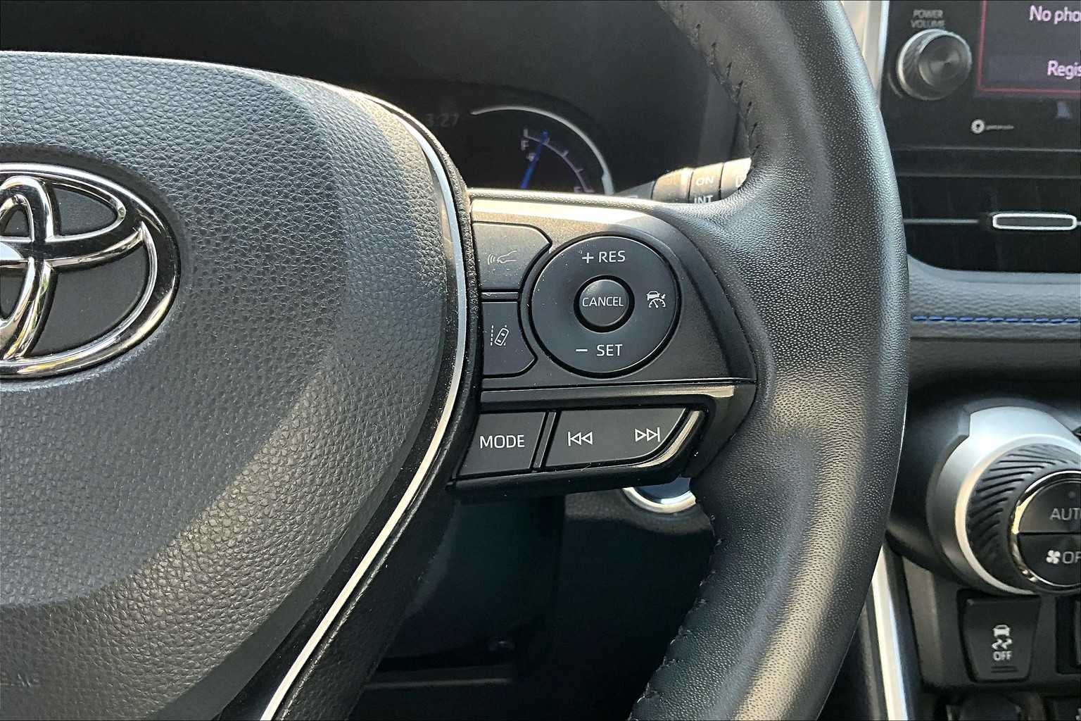 2022 Toyota RAV4 Hybrid XSE photo 22
