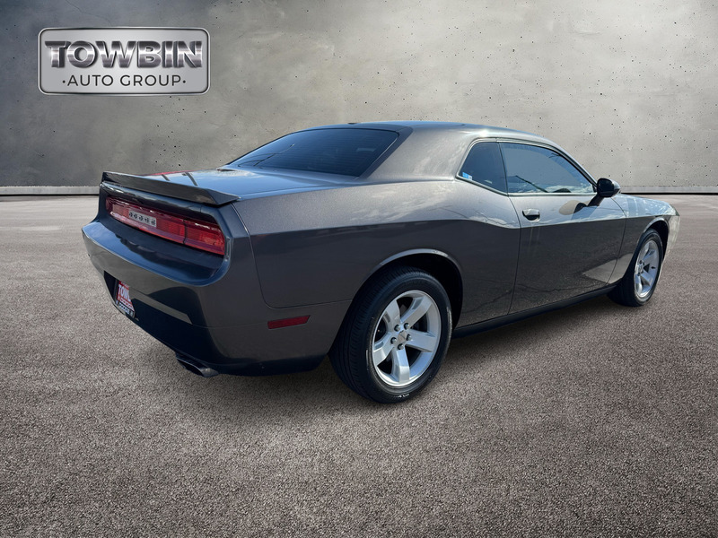 2013 Dodge Challenger R/T photo 3