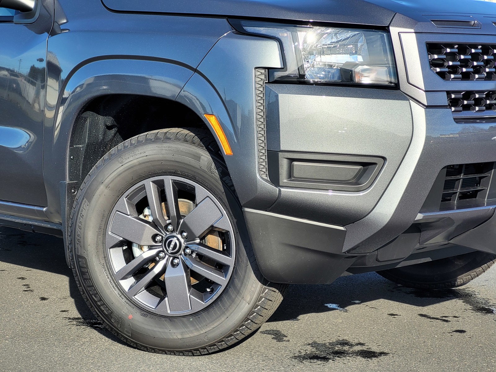 2025 Nissan Frontier SV photo 3