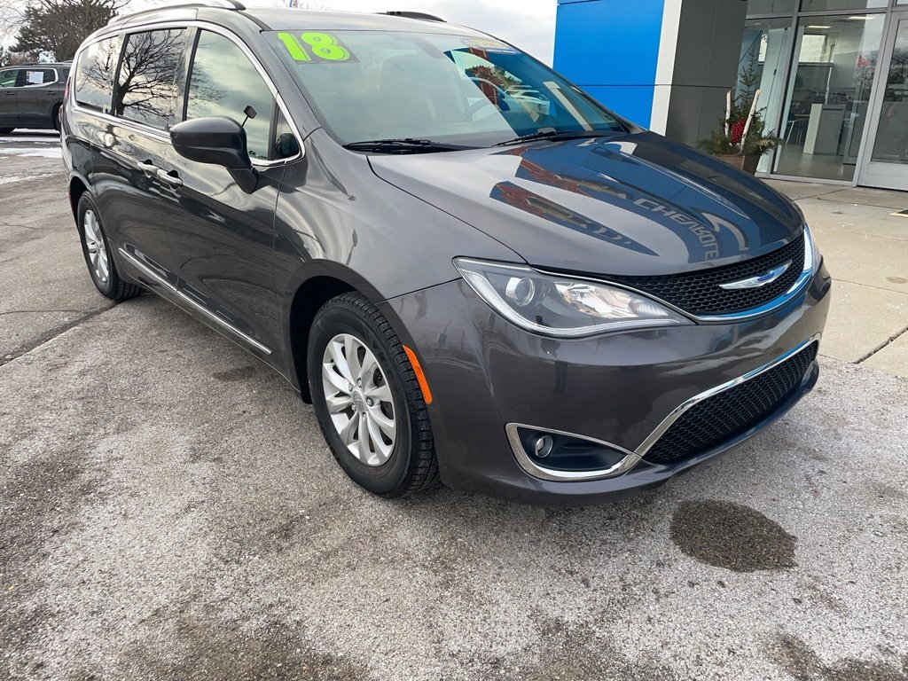 2018 Chrysler Pacifica Touring L Plus's photo