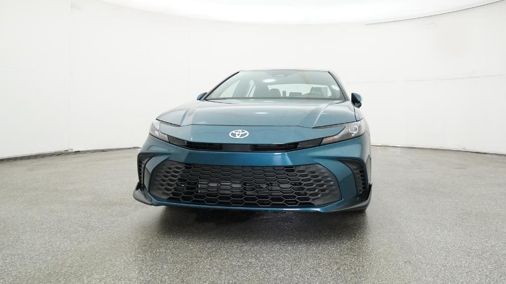 2025 Toyota Camry SE photo 3