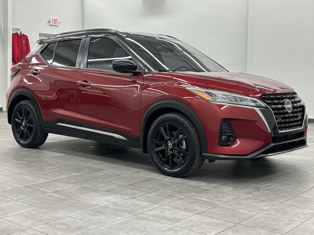 2022 Nissan Kicks SR