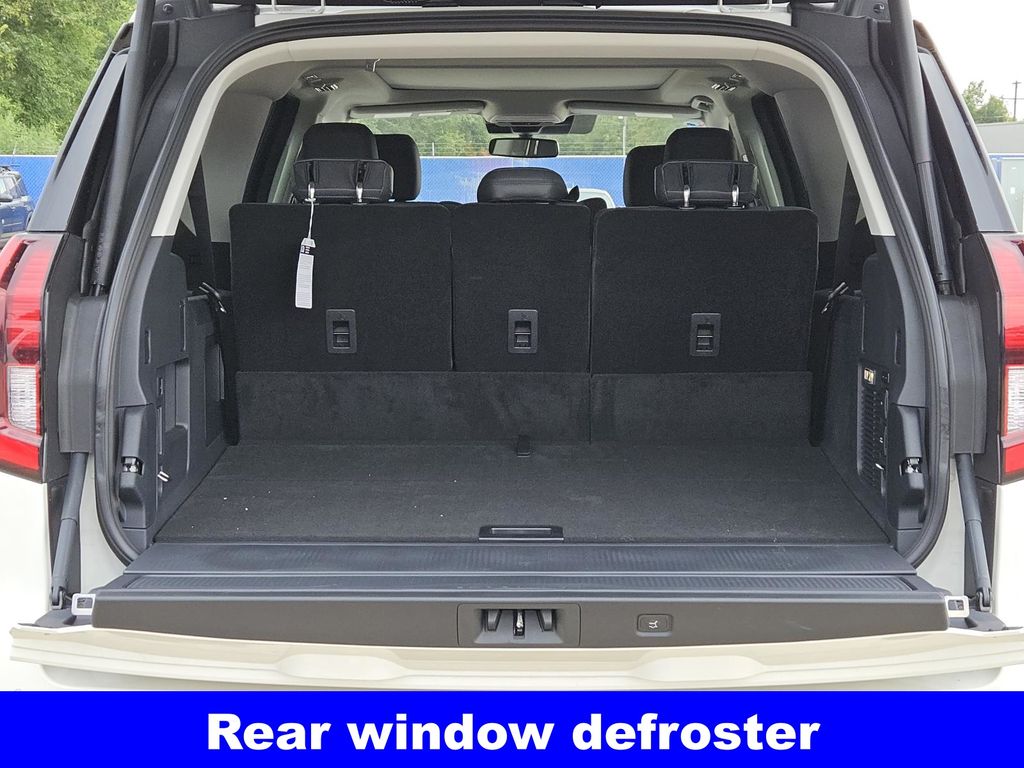 2025 Ford Expedition MAX photo 4