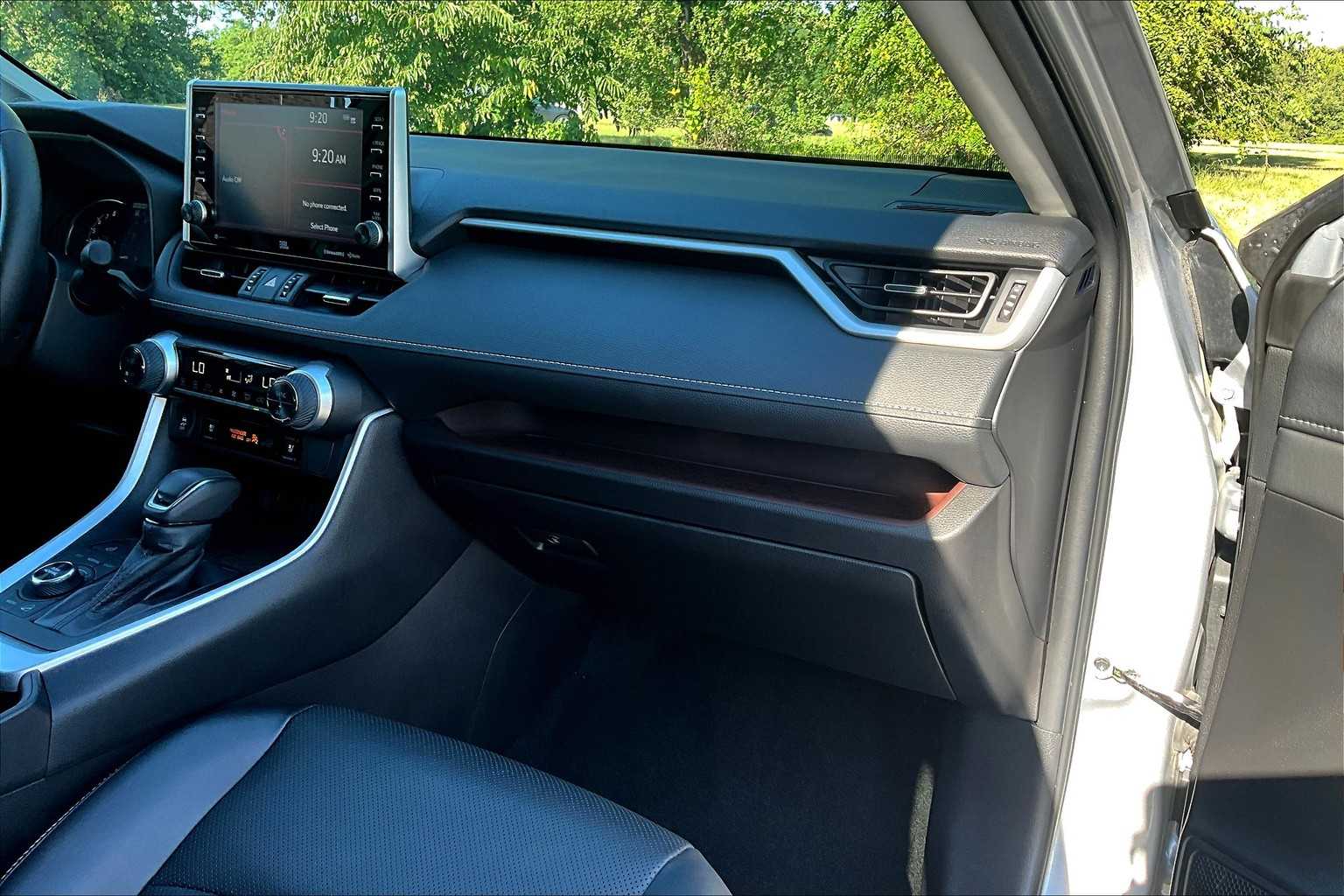 2022 Toyota RAV4 Limited photo 17