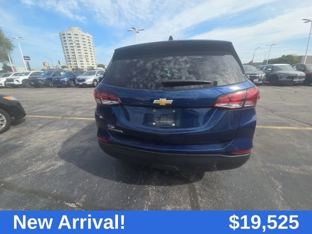 2022 Chevrolet Equinox LS photo 3