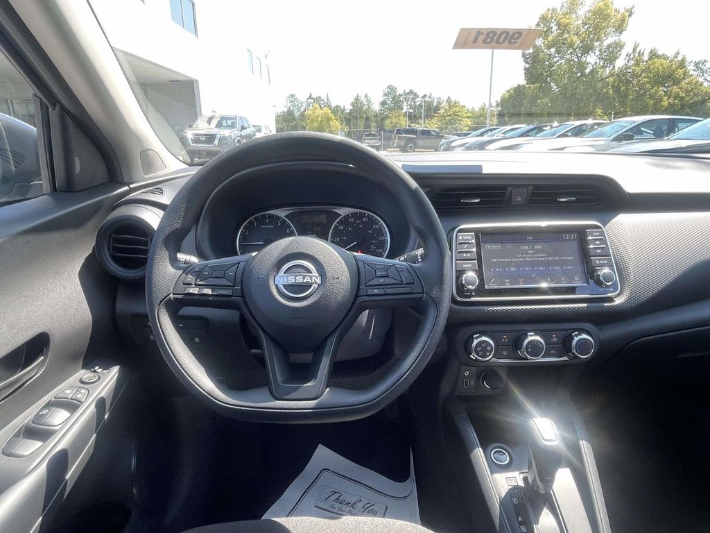 2025 Nissan Kicks Play S photo 13