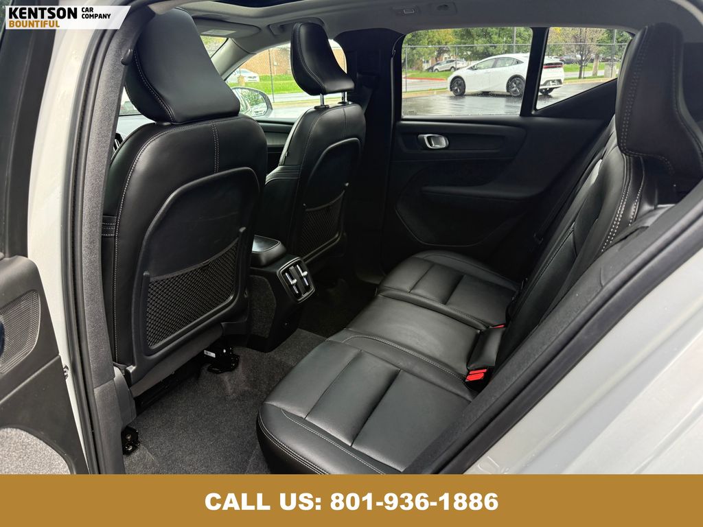 2025 Volvo XC40 Plus photo 32