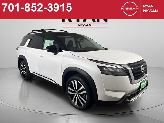 2025 Nissan Pathfinder Platinum's photo