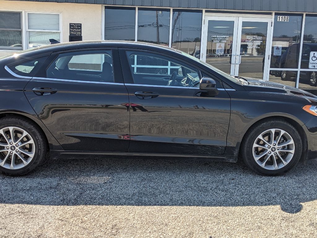 2020 Ford Fusion SE's photo