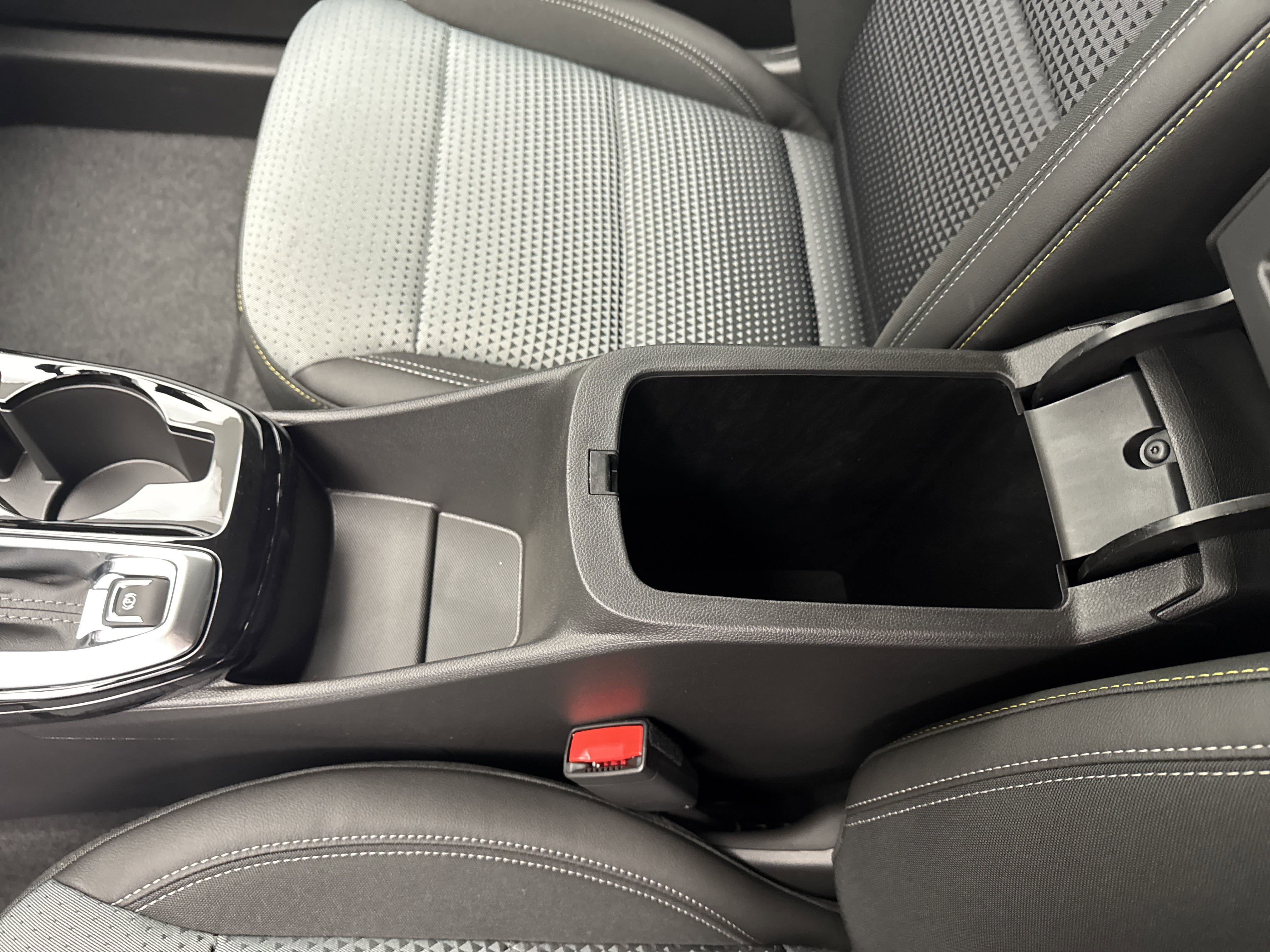 2025 Chevrolet Trax LT photo 32