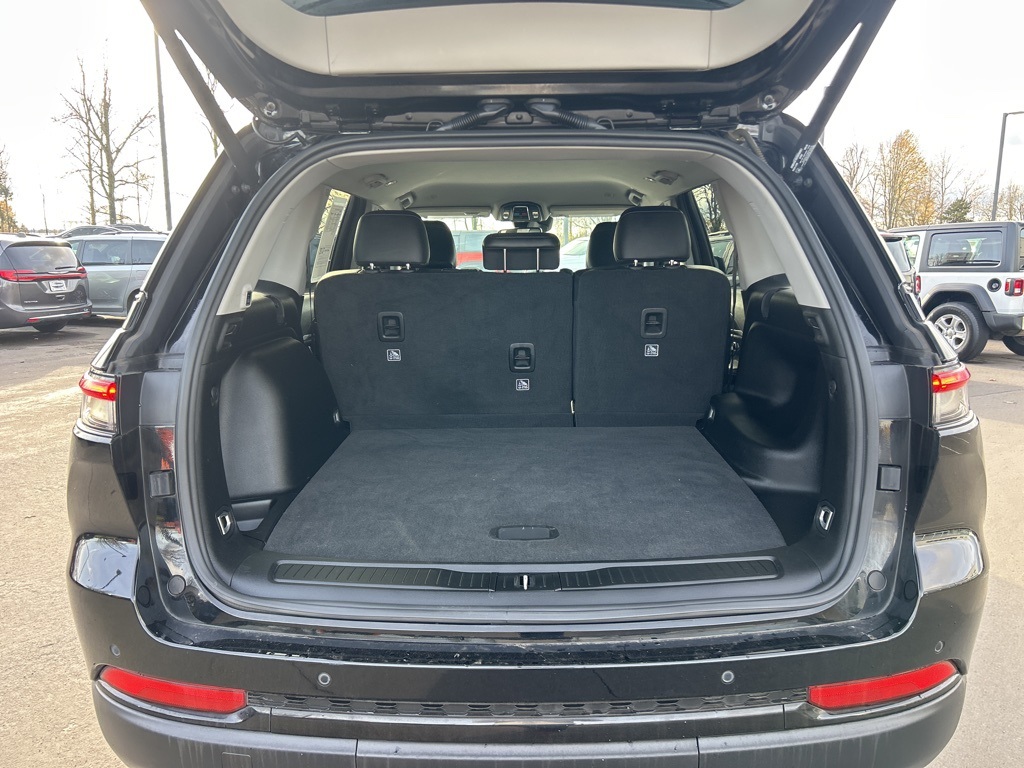 2023 Jeep Grand Cherokee Limited photo 2