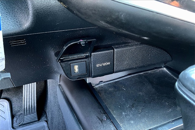2022 Toyota Camry SE photo 23