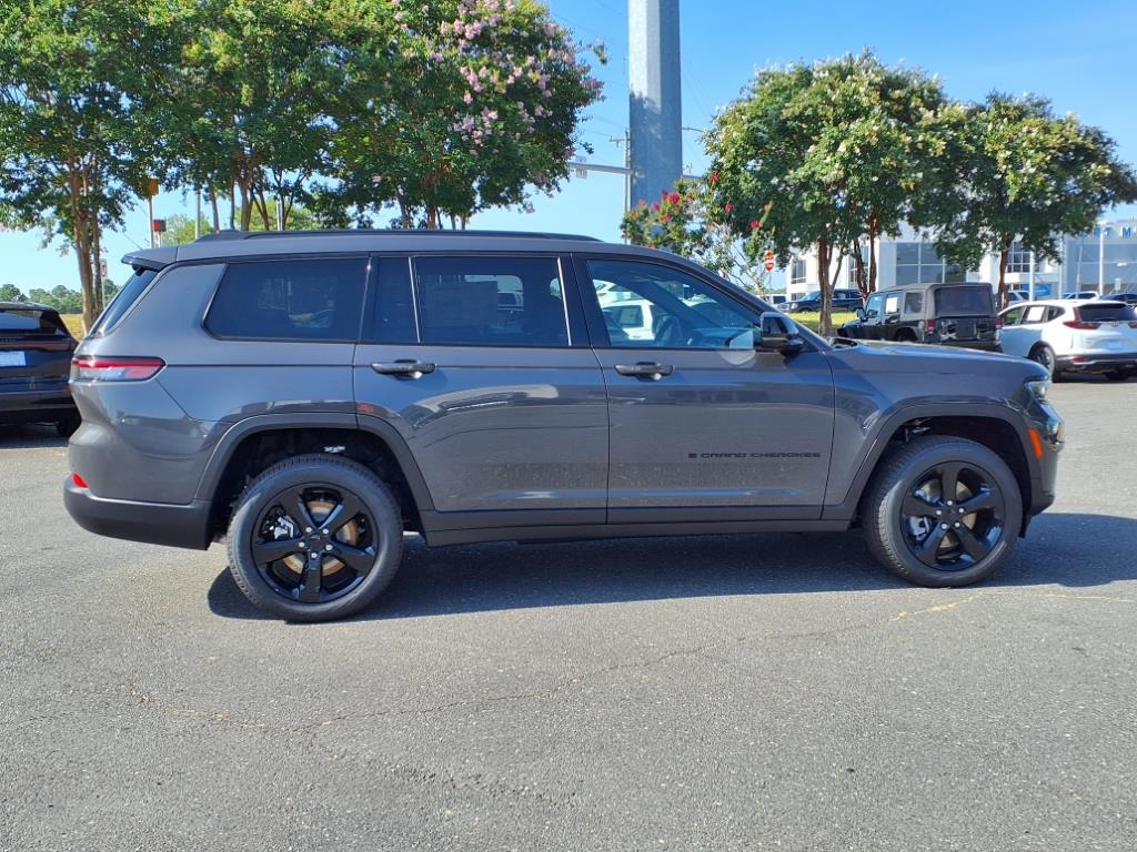 2025 Jeep Grand Cherokee Limited photo 20