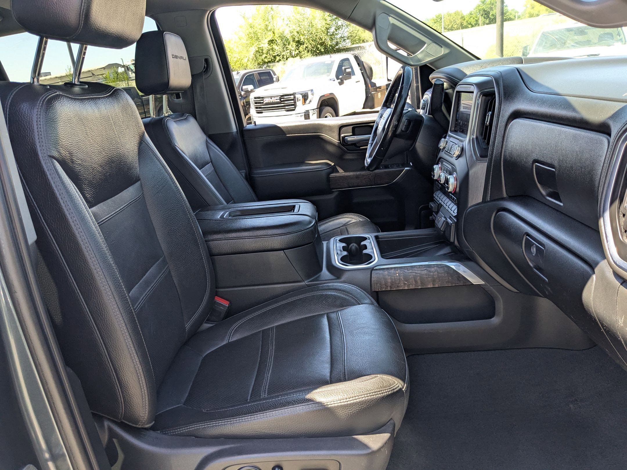 2020 Gmc Sierra 2500 HD Denali photo 25