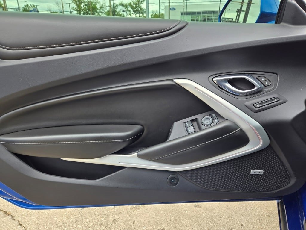2016 Chevrolet Camaro 2SS photo 18