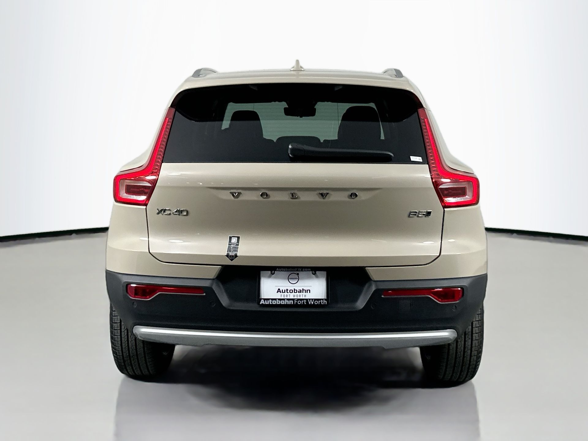 2025 Volvo XC40 AWD photo 3