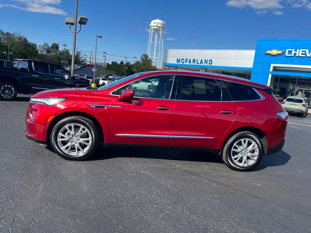 2024 Buick Enclave Essence photo 2