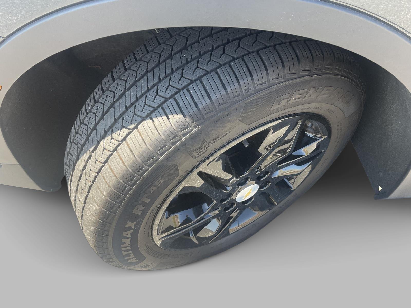 2019 Chevrolet Blazer Base photo 2