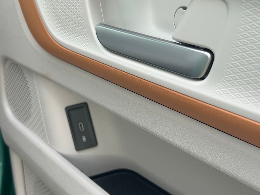 2025 Volkswagen ID. Buzz Pro Plus photo 32