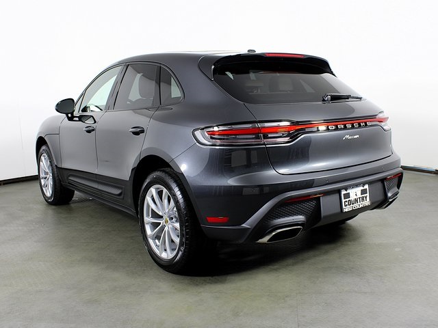 2025 Porsche Macan T photo 3