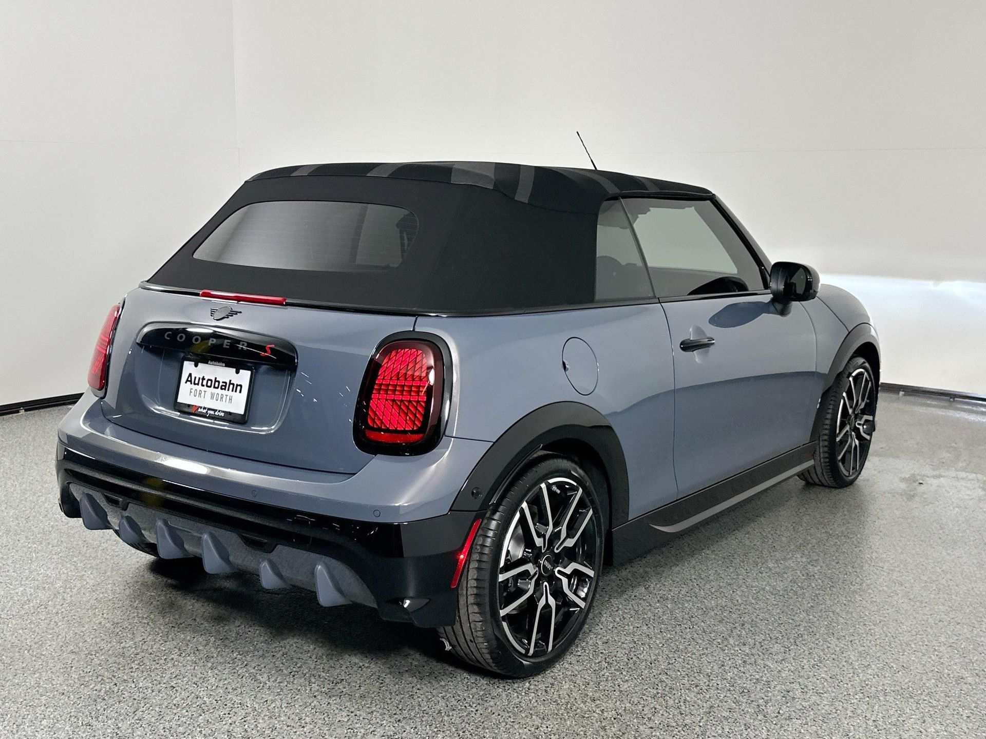2026 Mini Cooper Convertible Iconic photo 4