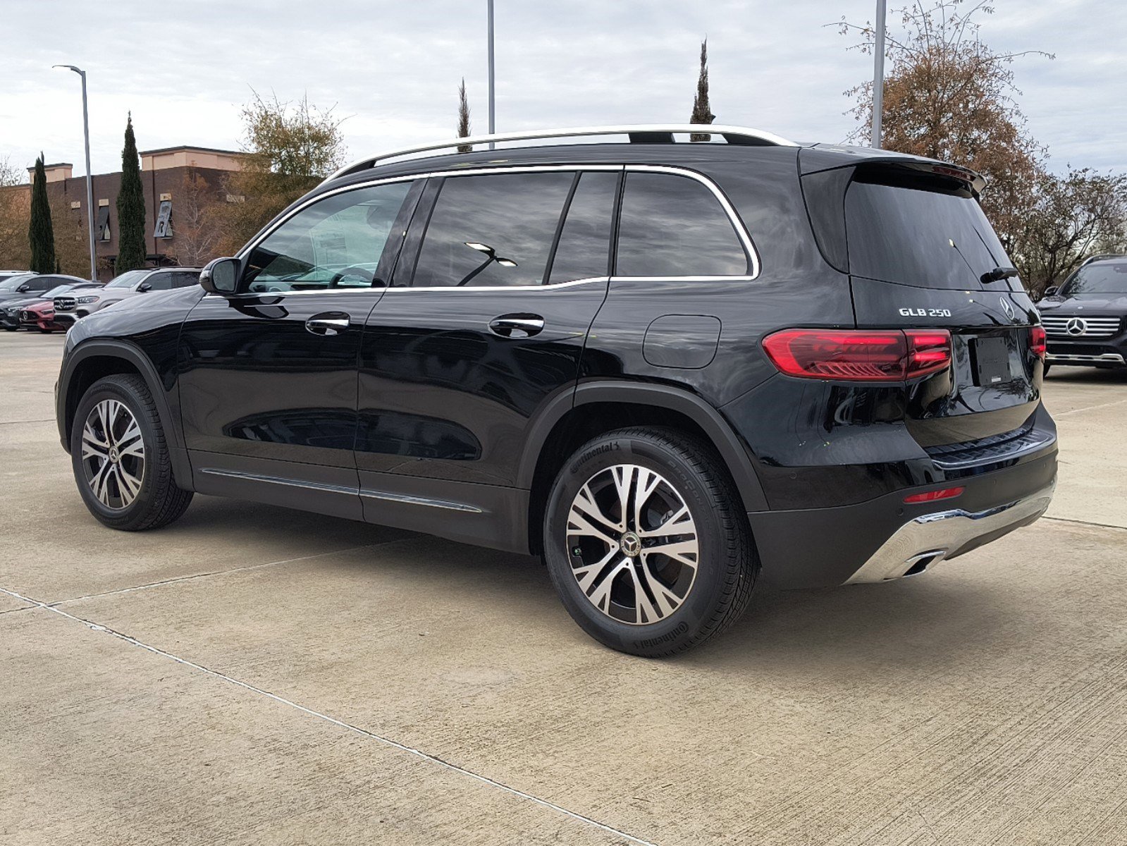 2024 Mercedes Benz GLB 250 photo 3