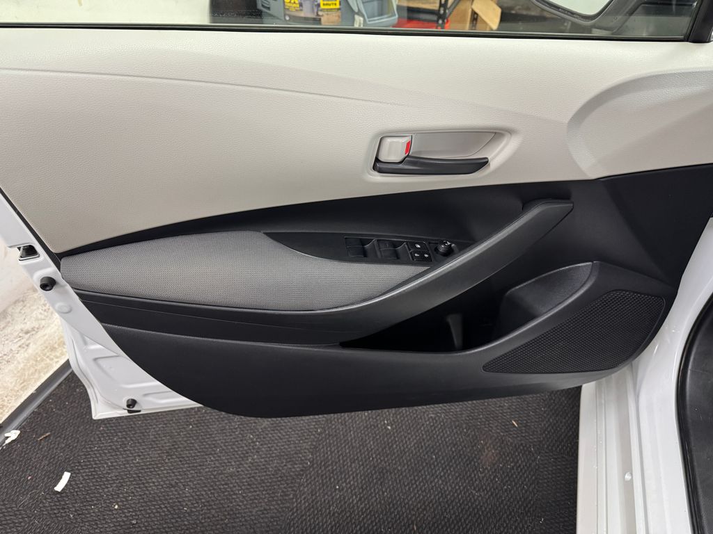 2022 Toyota Corolla LE photo 15